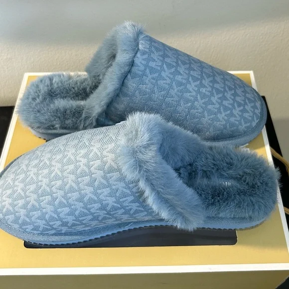 ✨ NWT Michael Kors Women’s Size 10 Blue Faux Fur Slippers | Designer Cozy Luxe - Picture 1 of 3